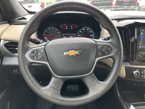 Used 2022 Chevrolet Traverse LS image 37