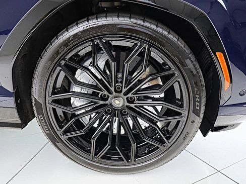 Used 2025 Lamborghini Urus SE AWD/4WD image 55