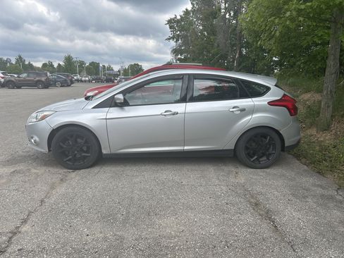 Used 2014 Ford Focus SE w/ Equipment Group 201A FWD image 6