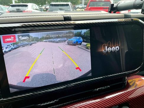 Used 2024 Jeep Wrangler Unlimited Sahara w/ Technology Group AWD/4WD image 19