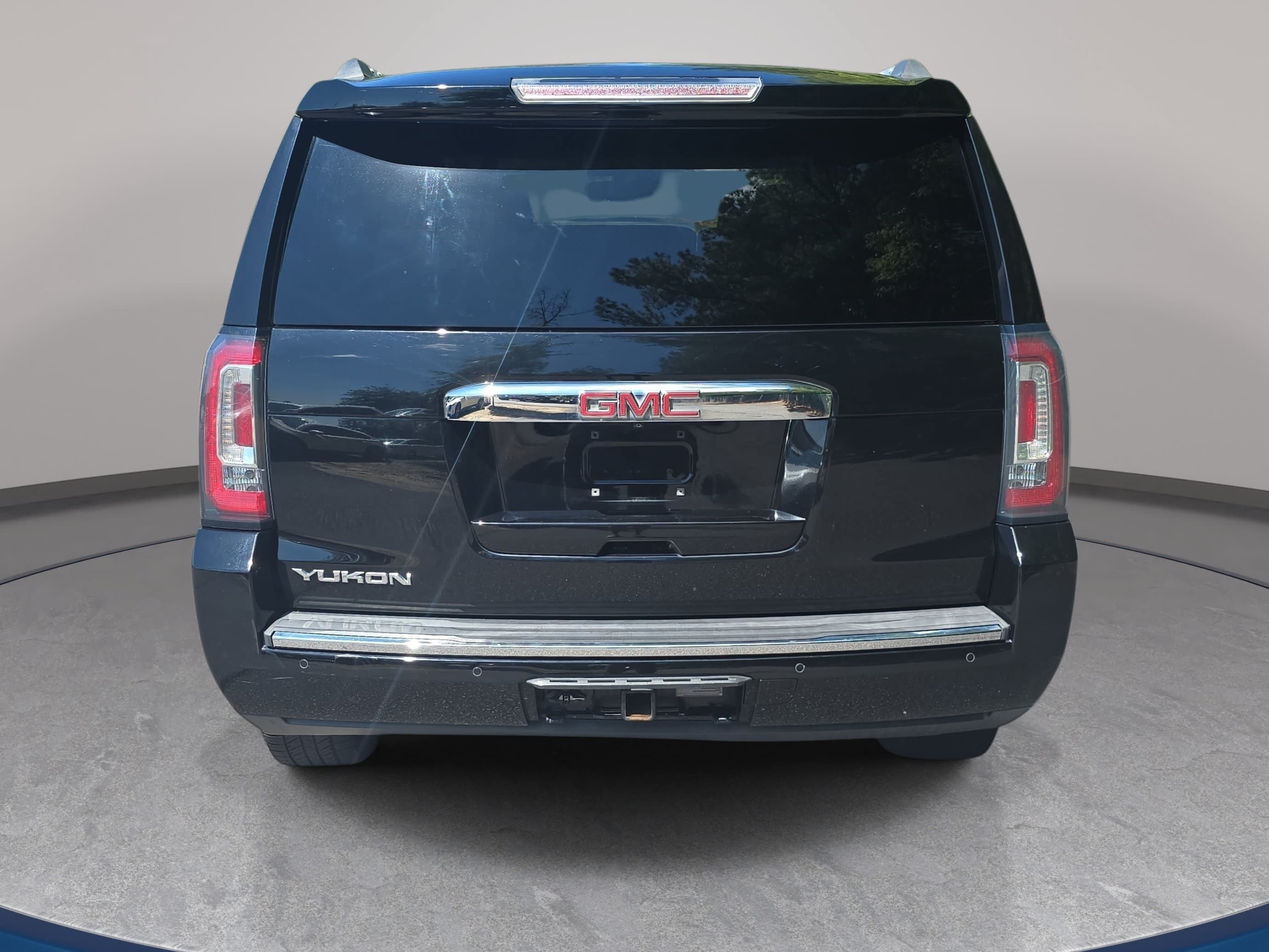 Used 2015 GMC Yukon Denali RWD image 6