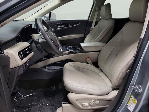 Used 2022 Lincoln Nautilus FWD w/ Premium Package image 12