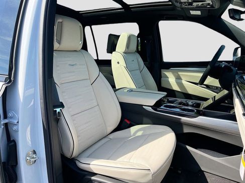 New 2026 Cadillac Escalade ESV Sport w/ Touring Package AWD/4WD image 37