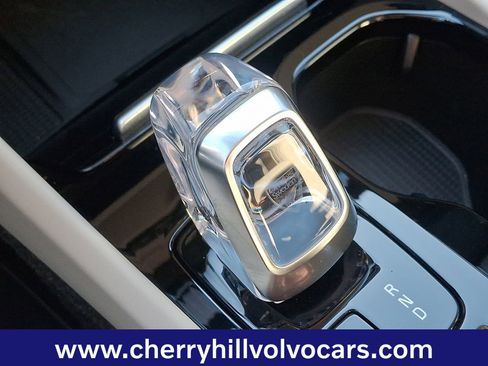 Certified 2023 Volvo XC40 B5 Ultimate w/ Protection Package Premier image 15