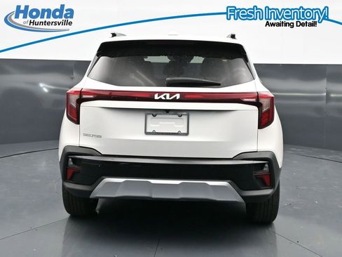 Used 2025 Kia Seltos EX FWD image 8