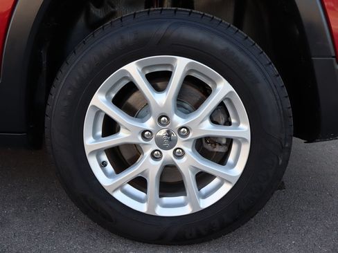 Used 2014 Jeep Cherokee Latitude w/ Comfort/Convenience Group AWD/4WD image 42