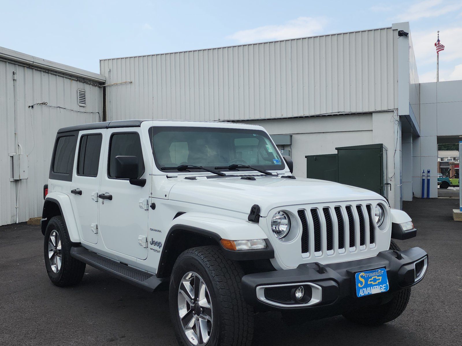 Used 2022 Jeep Wrangler Unlimited Sahara w/ Cold Weather Group AWD/4WD image 7