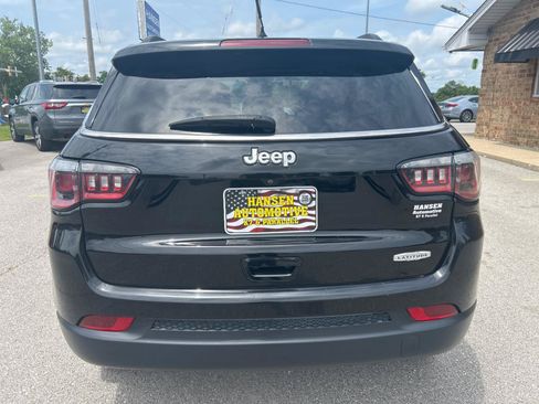 Used 2018 Jeep Compass Latitude FWD image 6