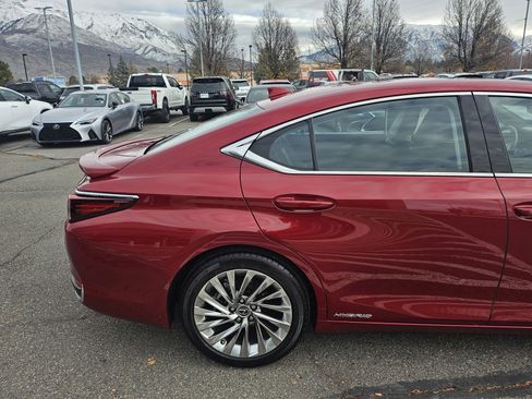 Used 2022 Lexus ES 300h w/ Luxury Package image 8