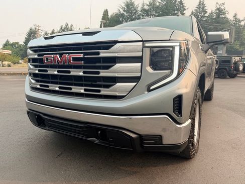Used 2023 GMC Sierra 1500 SLE w/ Enhanced Capability Package AWD/4WD image 10