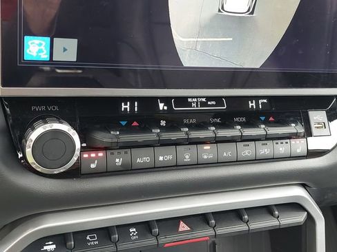 Certified 2025 Toyota Sequoia Platinum AWD/4WD image 42