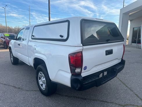Used 2019 Toyota Tacoma SR image 6