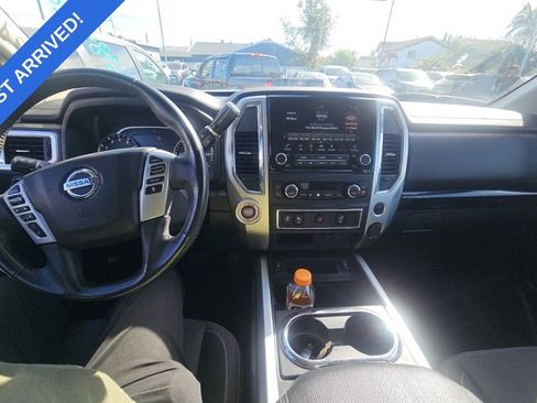 Used 2021 Nissan Titan SV w/ SV Convenience Package image 6