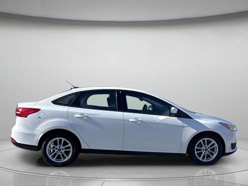 Used 2018 Ford Focus SE image 2