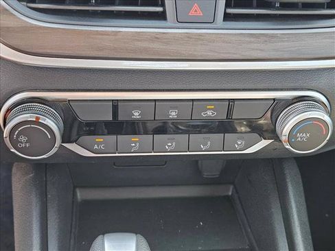 Used 2025 Nissan Altima 2.5 SV FWD image 9