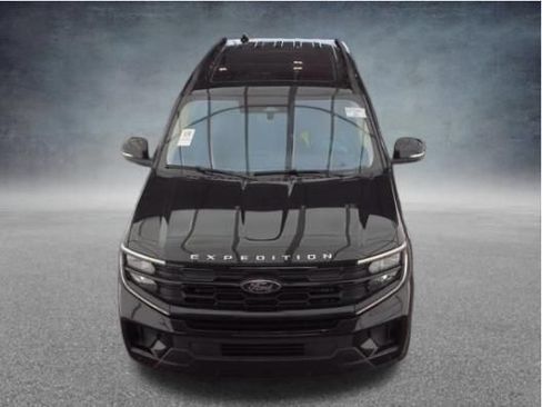 Used 2025 Ford Expedition Active AWD/4WD image 2