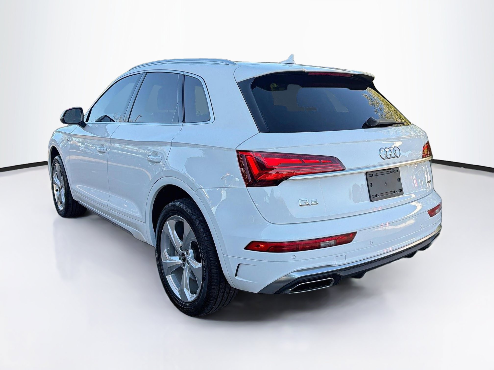 Used 2023 Audi Q5 2.0T Premium Plus w/ Premium Plus Package AWD/4WD image 5