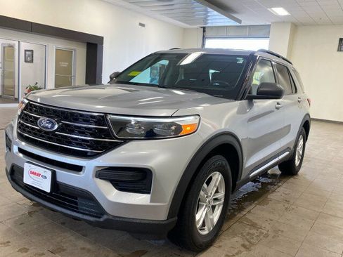 Used 2020 Ford Explorer XLT w/ Comfort Package image 4