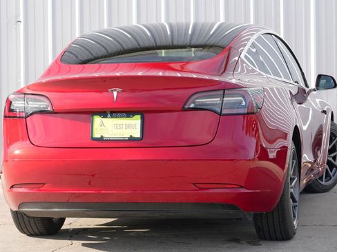 Used 2020 Tesla Model 3 Standard Range Plus image 4