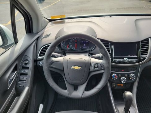 Used 2020 Chevrolet Trax LS FWD image 12