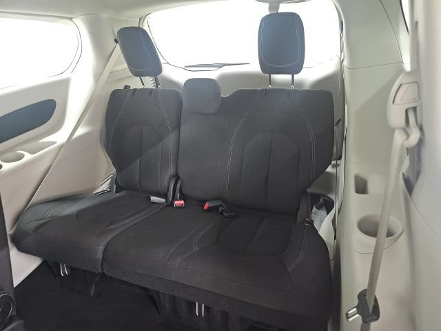 Used 2023 Chrysler Voyager LX FWD image 4