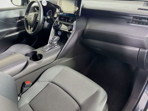 Used 2022 Toyota Venza LE image 34
