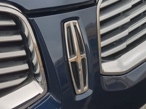 Used 2017 Lincoln MKX Reserve w/ Lincoln MKX Climate Package image 11