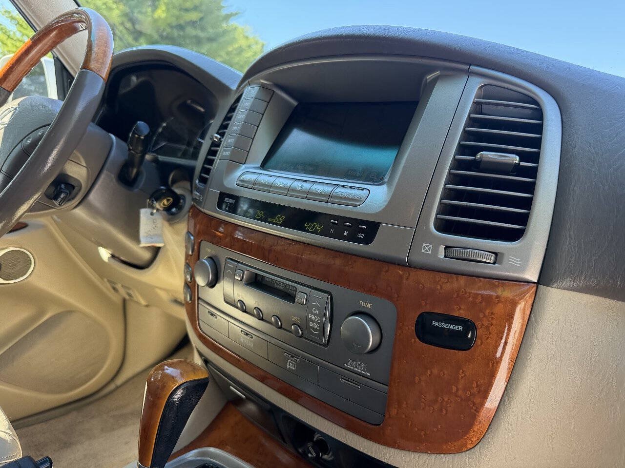 Used 2005 Lexus LX 470 4WD w/ Preferred Accessory Pkg image 62
