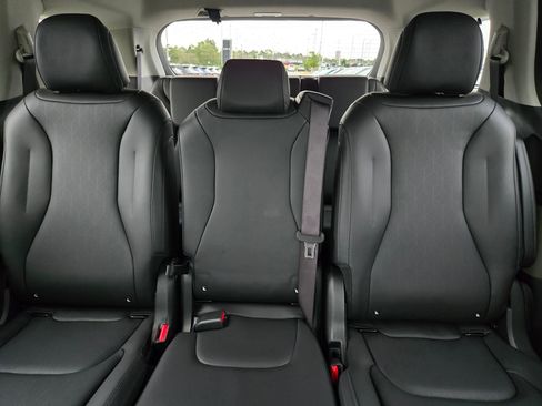 New 2026 Kia Carnival EX image 13