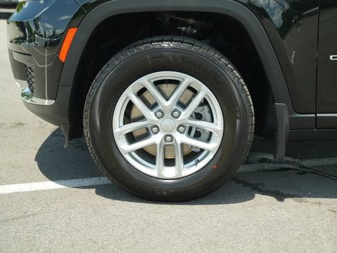 New 2026 Jeep Grand Cherokee L Laredo w/ MOPAR Finishing Package AWD/4WD image 9