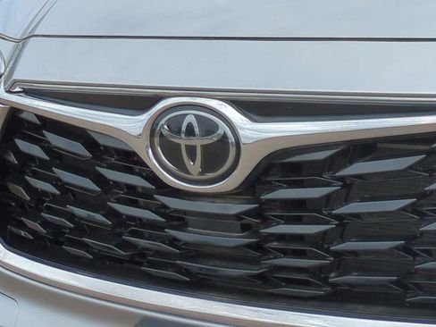 Used 2021 Toyota Highlander Limited AWD/4WD image 12
