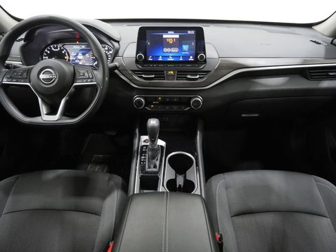 Used 2024 Nissan Altima 2.5 SV FWD image 9