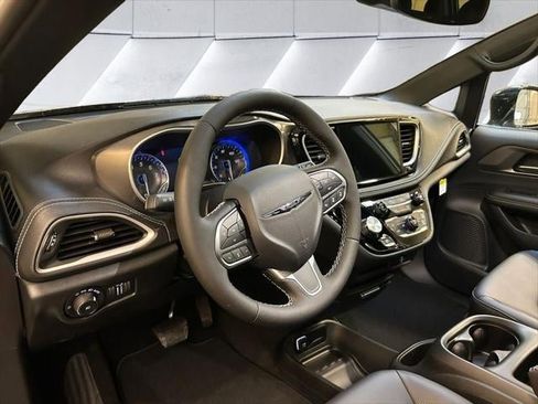 New 2026 Chrysler Pacifica Select image 26