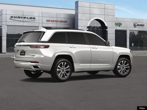 Used 2025 Jeep Grand Cherokee Overland w/ Luxury Tech Group IV AWD/4WD image 8