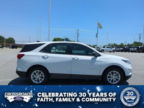 Used 2018 Chevrolet Equinox LS FWD image 3