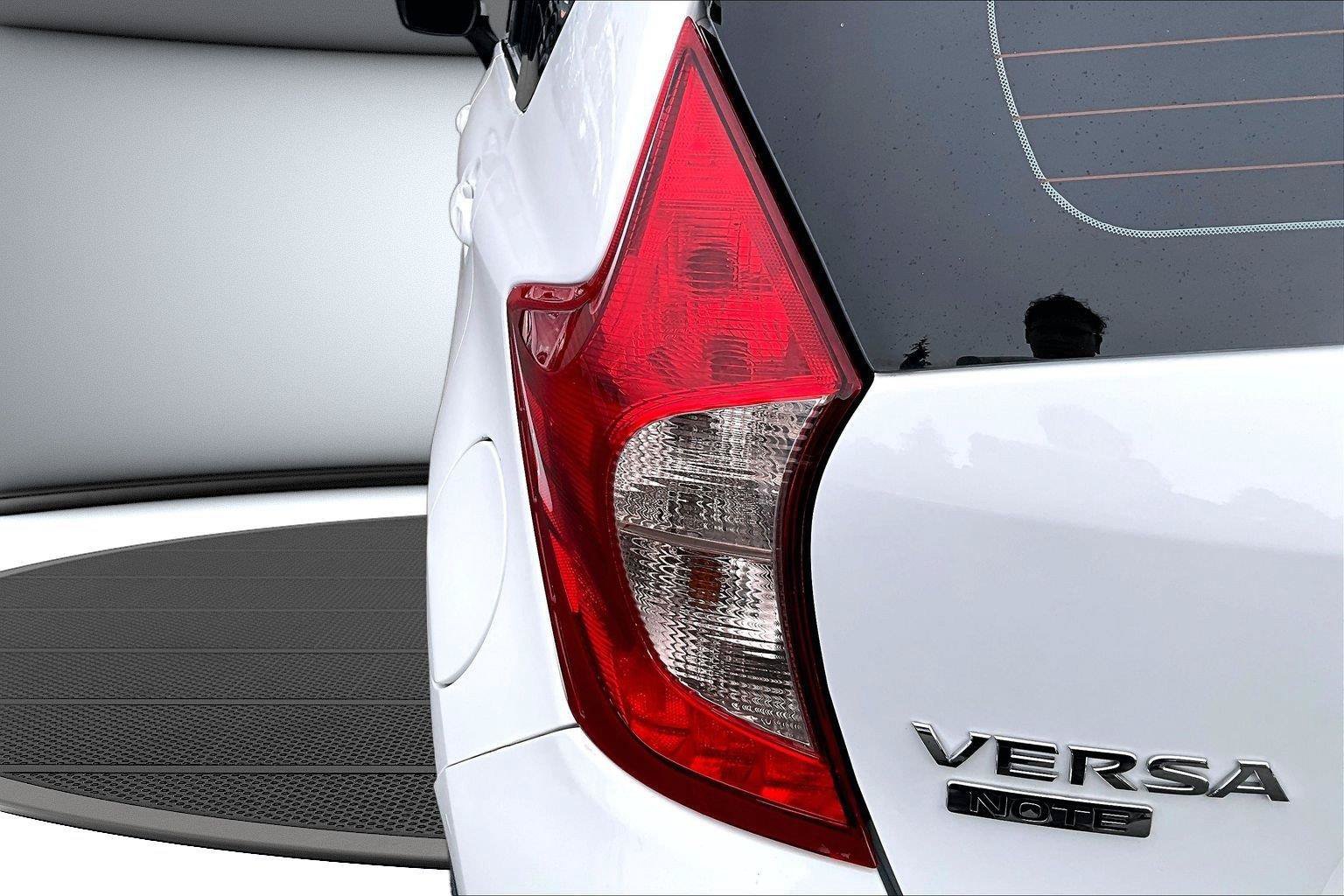Used 2017 Nissan Versa Note SV FWD image 22