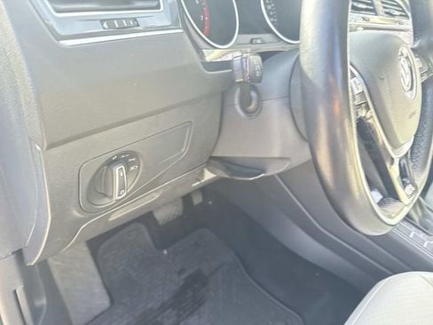 Used 2019 Volkswagen Tiguan SE w/ Panoramic Sunroof Package image 21