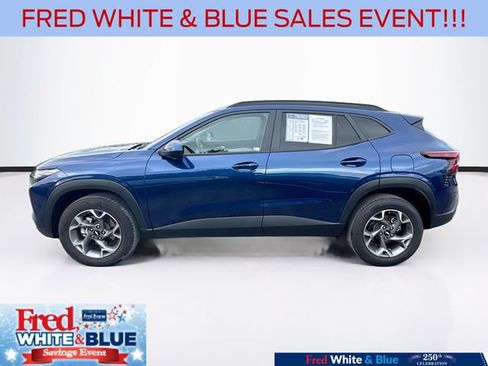 Used 2024 Chevrolet Trax LT w/ Driver Confidence Package FWD image 4