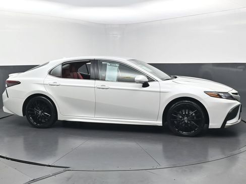 Used 2024 Toyota Camry XSE FWD image 6