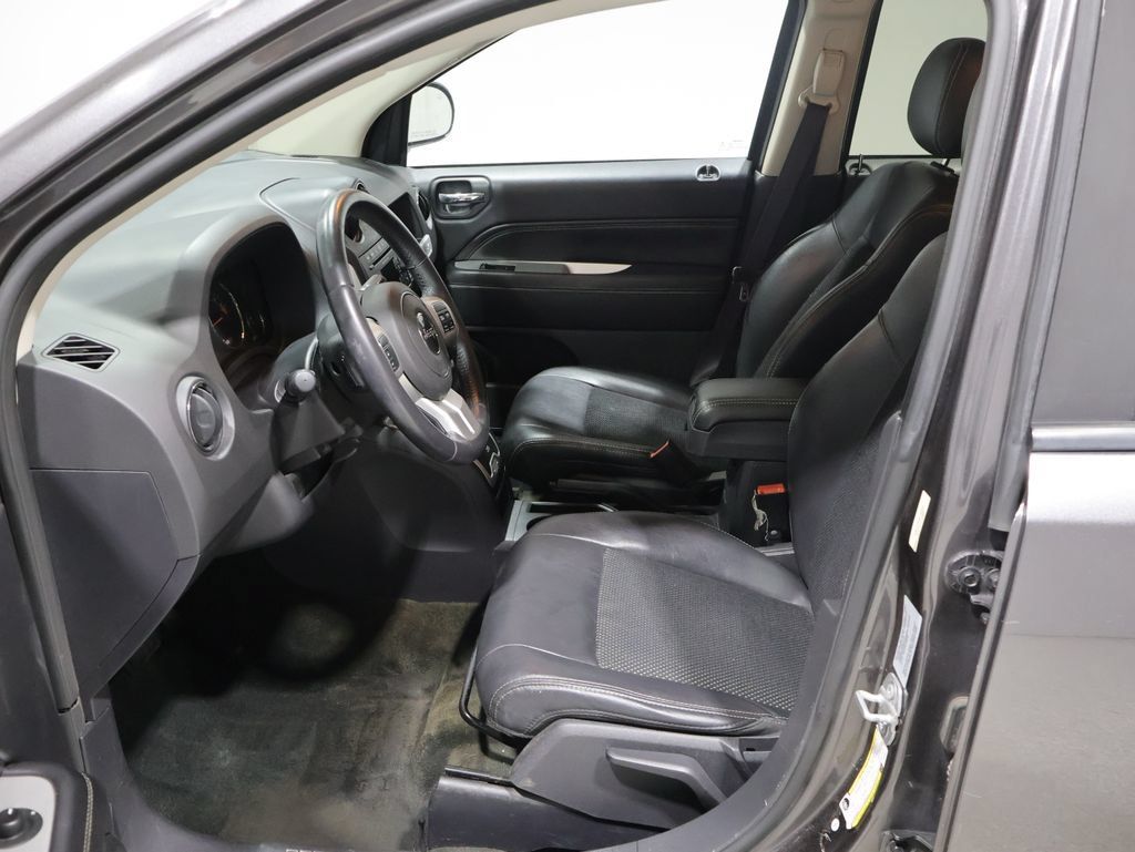 Used 2016 Jeep Compass Latitude AWD/4WD image 8