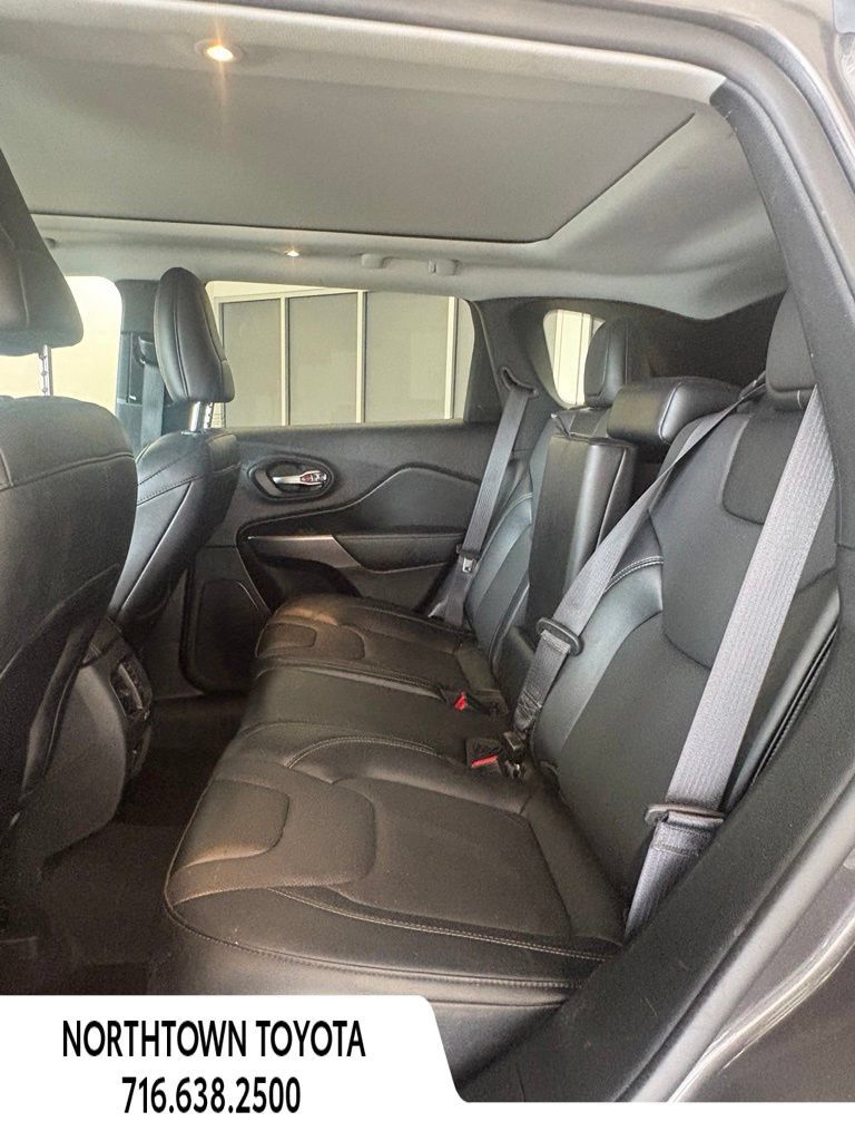 Used 2022 Jeep Cherokee Limited AWD/4WD image 15