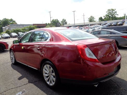 Used 2014 Lincoln MKS image 7