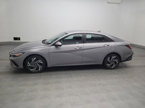 Used 2025 Hyundai Elantra SEL FWD image 3