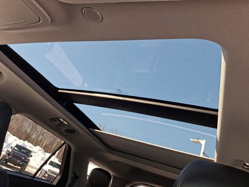 Certified 2022 Ford Explorer XLT w/ Equipment Group 202A image 15