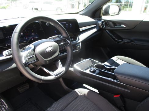 Used 2026 Chevrolet Equinox LT FWD image 14