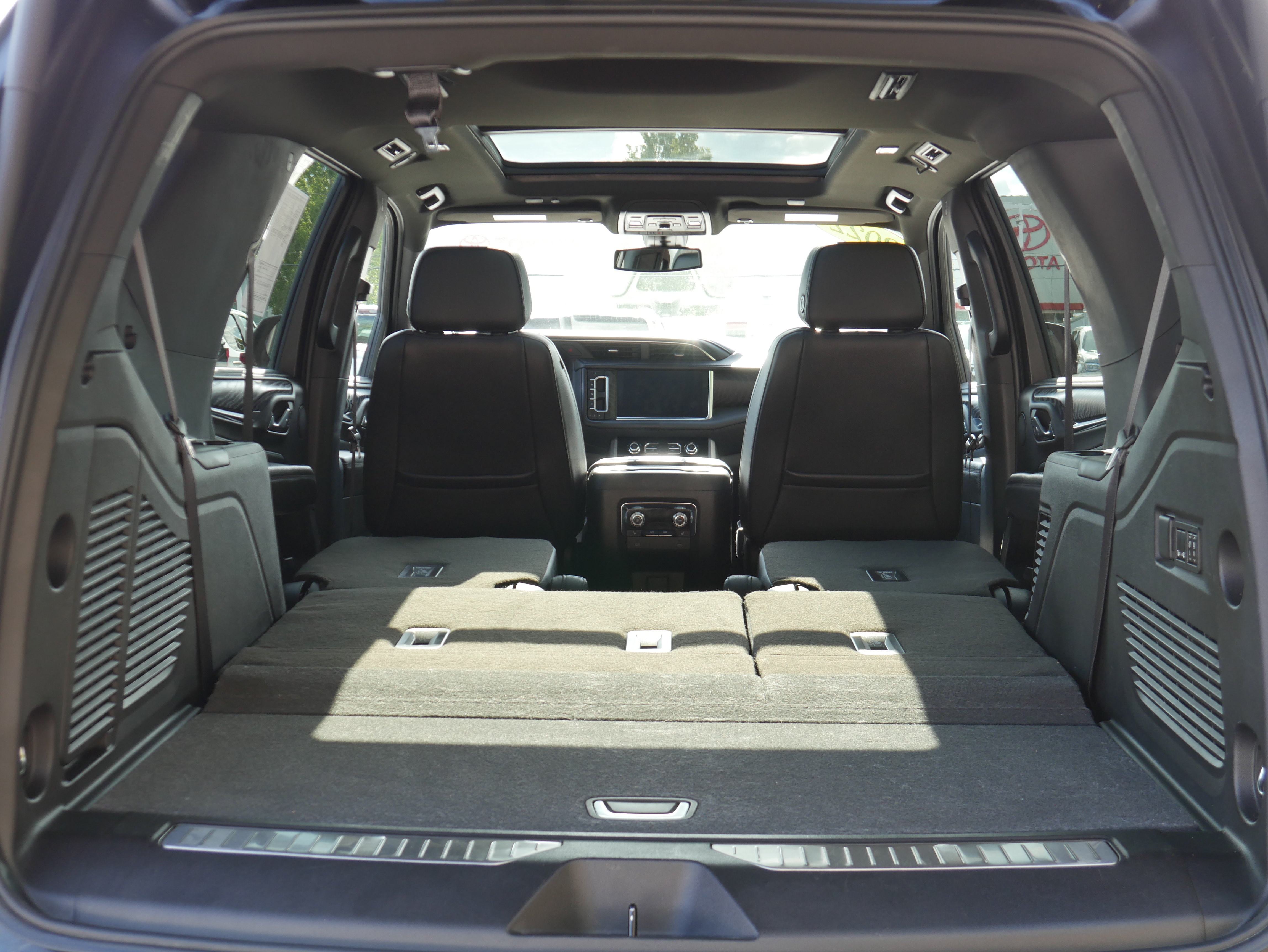 Certified 2022 GMC Yukon Denali w/ Max Trailering Package AWD/4WD image 8