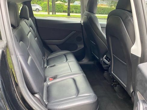 Used 2022 Tesla Model Y Long Range AWD/4WD image 19