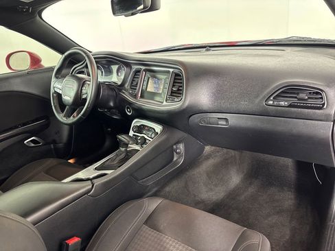 Used 2015 Dodge Challenger SXT image 26