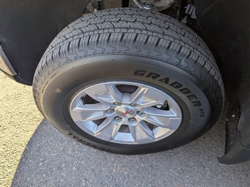 Used 2025 GMC Sierra 1500 SLE image 11