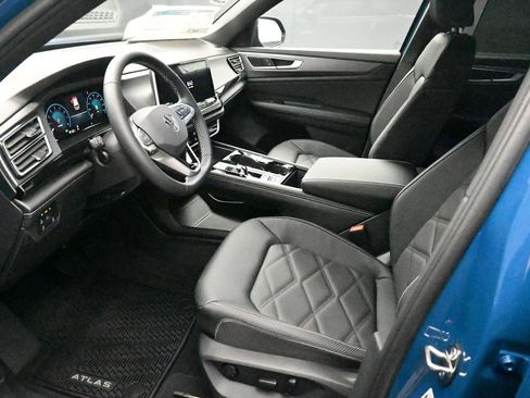 New 2026 Volkswagen Atlas Cross Sport SE FWD image 17